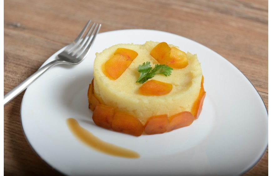 Polenta aromatisée à la boutargue, enrobée de fines tranches de boutargue